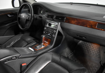 Подержанный автомобиль Volvo XC70 2008 года (12 фото)