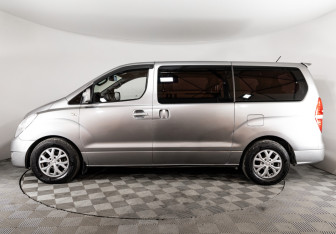 Подержанный автомобиль Hyundai Grand Starex 2016 года (8 фото)