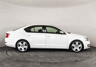 Подержанный автомобиль Skoda Octavia Liftback 2013 года (4 фото)