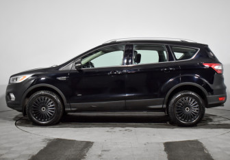 Подержанный автомобиль Ford Kuga 2016 года (8 фото)