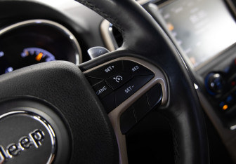 Подержанный автомобиль Jeep Grand Cherokee 2013 года (20 фото)