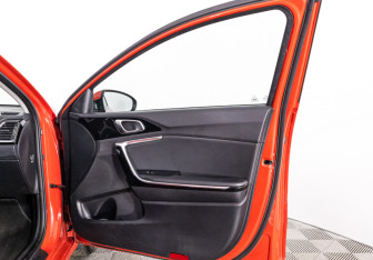 Подержанный автомобиль Kia Ceed Hatchback 2019 года (67 фото)