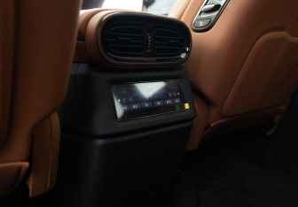 Подержанный автомобиль BYD Yangwang U8 2023 года (19 фото)