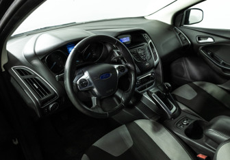Подержанный автомобиль Ford Focus Sedan 2011 года (11 фото)