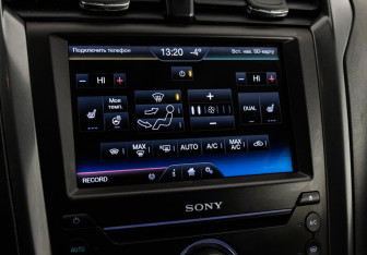 Подержанный автомобиль Ford Mondeo Sedan 2015 года (13 фото)