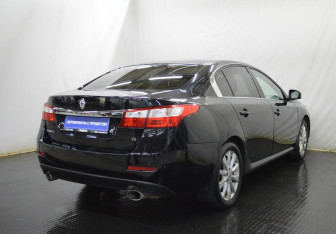 Подержанный автомобиль Renault Latitude 2010 года (5 фото)