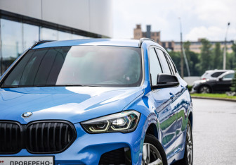 Подержанный автомобиль BMW X1 2020 года (2 фото)