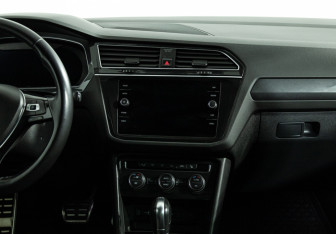 Подержанный автомобиль Volkswagen Tiguan 2018 года (14 фото)