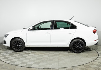 Подержанный автомобиль Skoda Rapid Liftback 2021 года (8 фото)