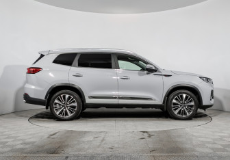 Подержанный автомобиль Chery Tiggo 8 Pro Max 2023 года (4 фото)