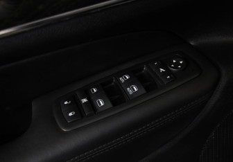 Подержанный автомобиль Jeep Grand Cherokee 2012 года (19 фото)