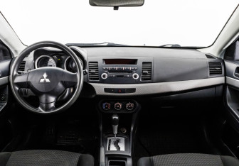 Подержанный автомобиль Mitsubishi Lancer Sedan 2008 года (10 фото)