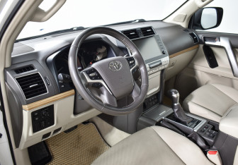 Подержанный автомобиль Toyota Land Cruiser Prado 2022 года (9 фото)
