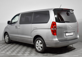 Подержанный автомобиль Hyundai Grand Starex 2017 года (7 фото)