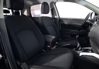 Подержанный автомобиль Mitsubishi ASX 2012 года (11 фото)