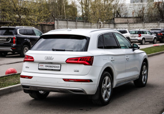 Подержанный автомобиль Audi Q5 2017 года (6 фото)