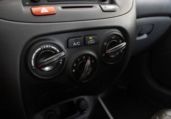 Подержанный автомобиль Kia Rio Hatchback 2010 года (13 фото)