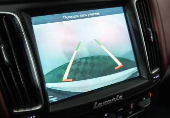 Подержанный автомобиль Maserati Levante 2017 года (26 фото)