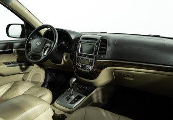 Подержанный автомобиль Hyundai Santa Fe 2011 года (9 фото)