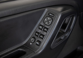 Подержанный автомобиль Jeep Grand Cherokee 2004 года (17 фото)