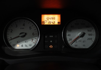 Подержанный автомобиль Renault Logan Sedan 2010 года (12 фото)