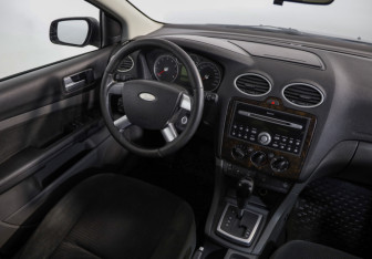 Подержанный автомобиль Ford Focus Sedan 2007 года (7 фото)