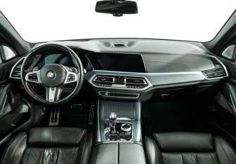 Подержанный автомобиль BMW X5 2020 года (13 фото)
