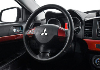 Подержанный автомобиль Mitsubishi Lancer Sedan 2007 года (15 фото)