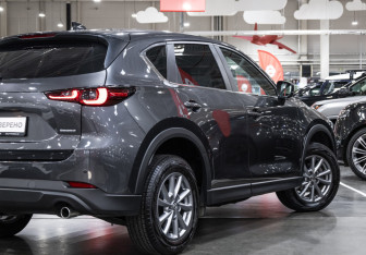 Подержанный автомобиль Mazda CX-5 2025 года (12 фото)
