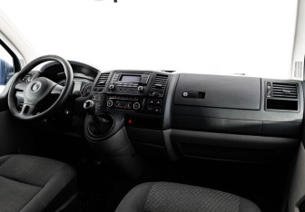 Подержанный автомобиль Volkswagen Caravelle 2014 года (9 фото)