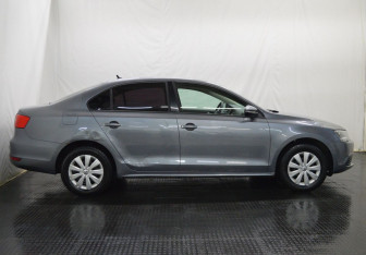 Подержанный автомобиль Volkswagen Jetta Sedan 2014 года (4 фото)