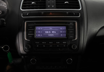 Подержанный автомобиль Volkswagen Polo Sedan 2013 года (11 фото)