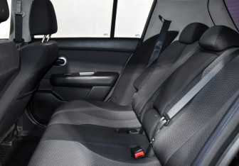Подержанный автомобиль Nissan Tiida Hatchback 2010 года (12 фото)