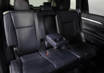 Подержанный автомобиль Toyota Highlander 2015 года (26 фото)