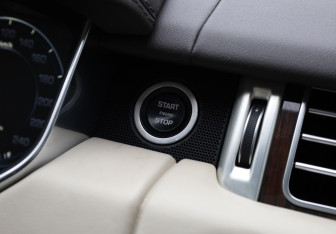 Подержанный автомобиль Land Rover Range Rover 2016 года (30 фото)