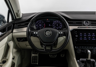 Подержанный автомобиль Volkswagen Passat Wagon 2019 года (12 фото)