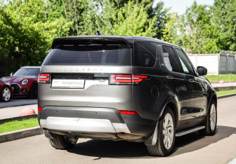Подержанный автомобиль Land Rover Discovery 2019 года (6 фото)