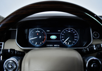 Подержанный автомобиль Land Rover Range Rover 2014 года (16 фото)