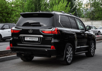 Подержанный автомобиль Lexus LX 2016 года (6 фото)