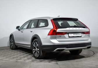 Подержанный автомобиль Volvo V90 Cross Country 2019 года (7 фото)