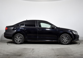 Подержанный автомобиль Volkswagen Jetta Sedan 2017 года (4 фото)