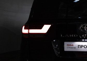 Подержанный автомобиль Toyota Land Cruiser Suv 2021 года (37 фото)