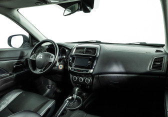 Подержанный автомобиль Mitsubishi ASX 2014 года (9 фото)