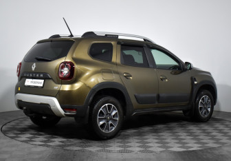 Подержанный автомобиль Renault Duster 2022 года (5 фото)