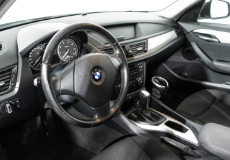 Подержанный автомобиль BMW X1 2013 года (11 фото)