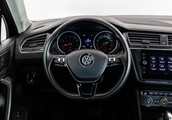 Подержанный автомобиль Volkswagen Tiguan 2020 года (11 фото)