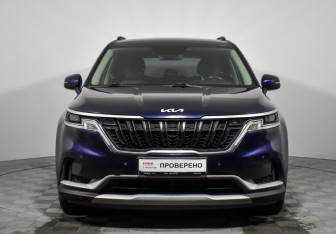 Подержанный автомобиль Kia Carnival 2021 года (2 фото)