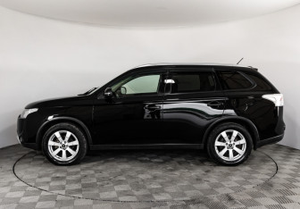 Подержанный автомобиль Mitsubishi Outlander 2014 года (8 фото)