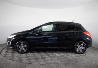 Подержанный автомобиль Peugeot 308 Hatchback 2012 года (8 фото)