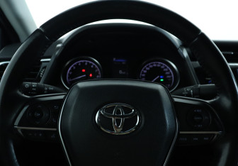 Подержанный автомобиль Toyota Camry Sedan 2019 года (18 фото)